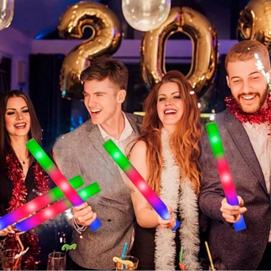 105 قطعة من عصي الإضاءة الملون - مراجعة Flashing Led Foam Sticks Party وسعره